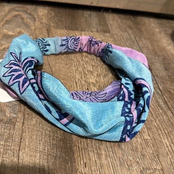 Handcrafted, upcycled silk saree fabric reversible headband OS - Picture 3 of 5